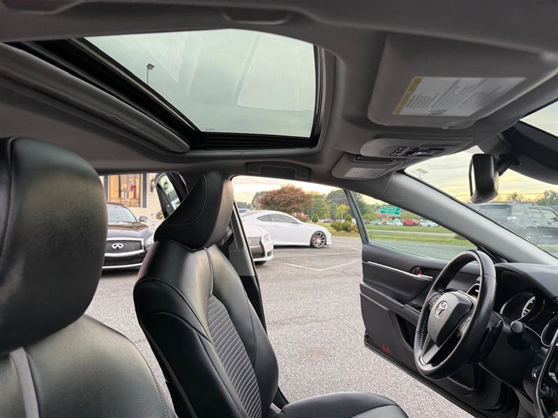 Used 2022 Toyota Camry SE image 17