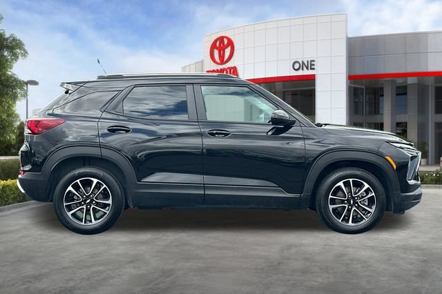 Used 2025 Chevrolet TrailBlazer LT FWD image 3