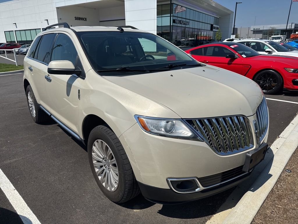Used 2014 Lincoln MKX FWD image 3