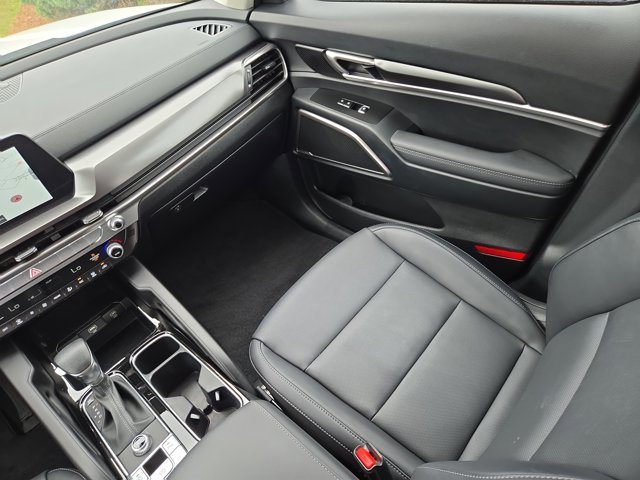 Used 2025 Kia Telluride LX FWD image 16