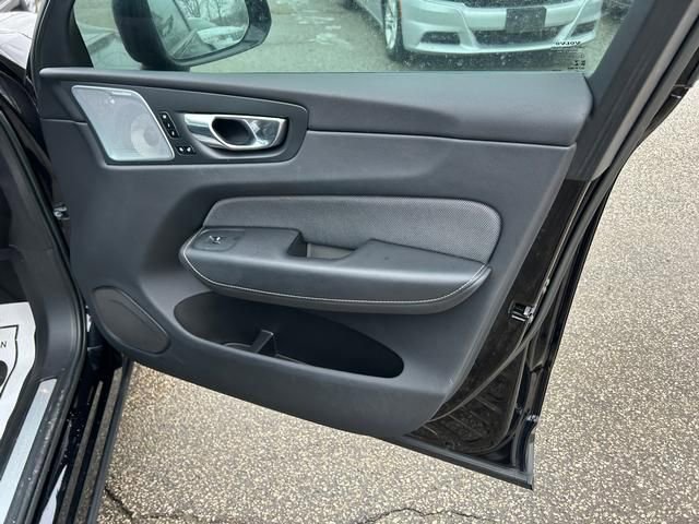 Used 2022 Volvo XC60 T8 R-Design w/ Advanced Package image 29