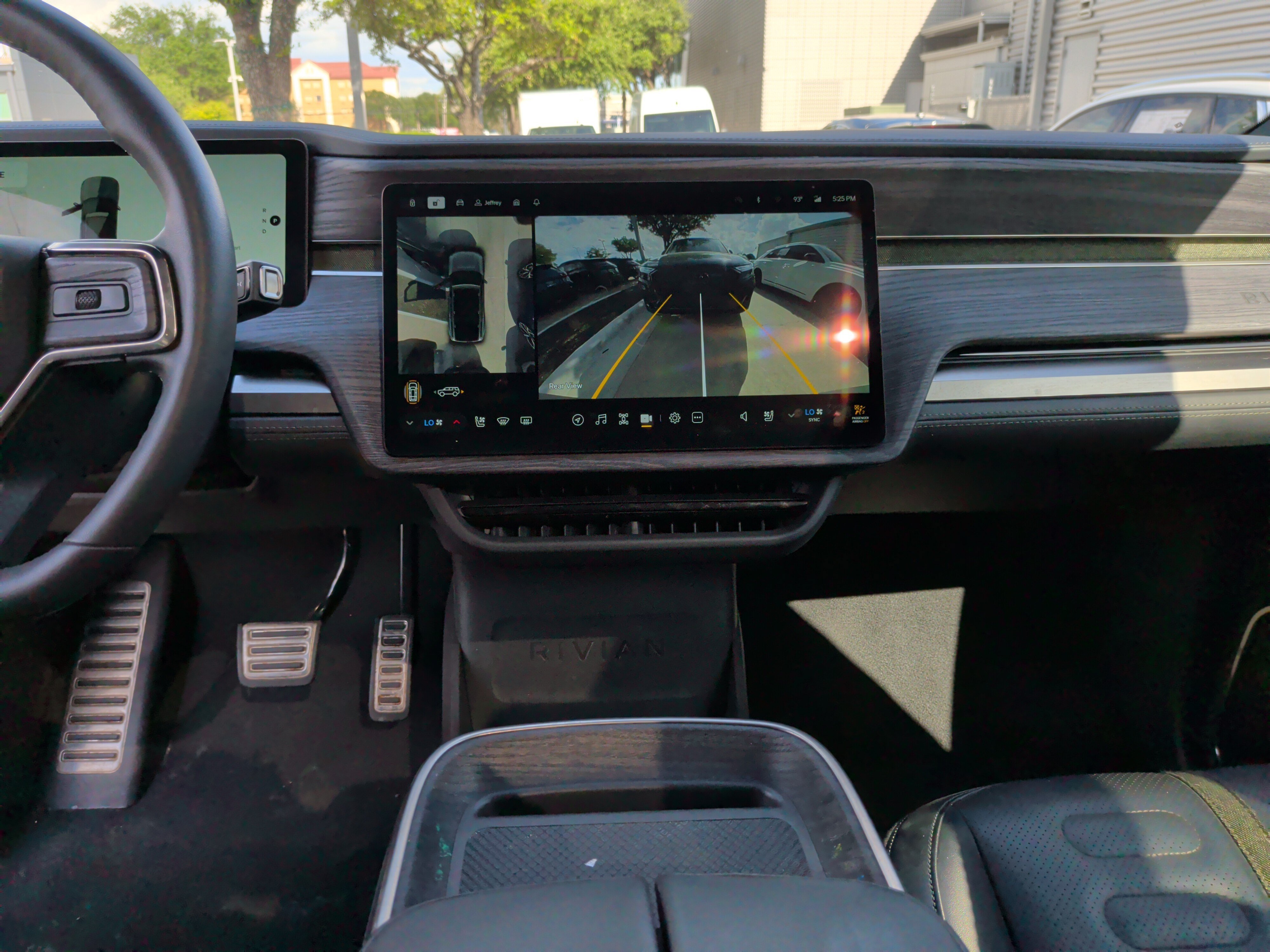 Used 2024 Rivian R1S Adventure AWD/4WD image 31