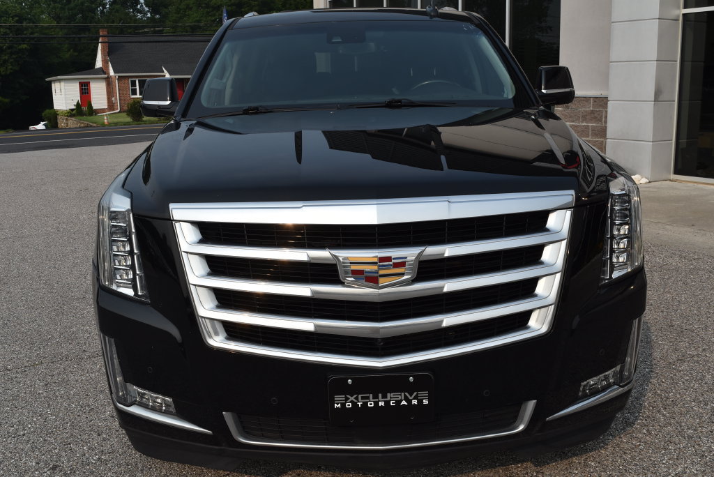 Used 2017 Cadillac Escalade ESV Premium Luxury AWD/4WD image 2