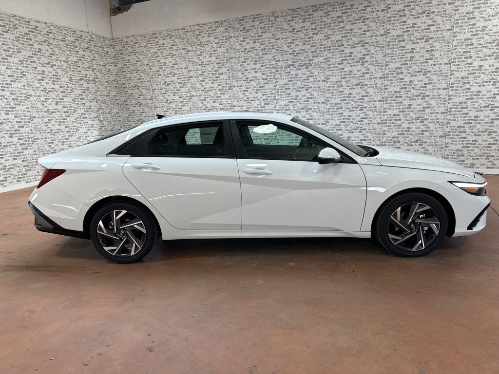 New 2026 Hyundai Elantra Limited image 8