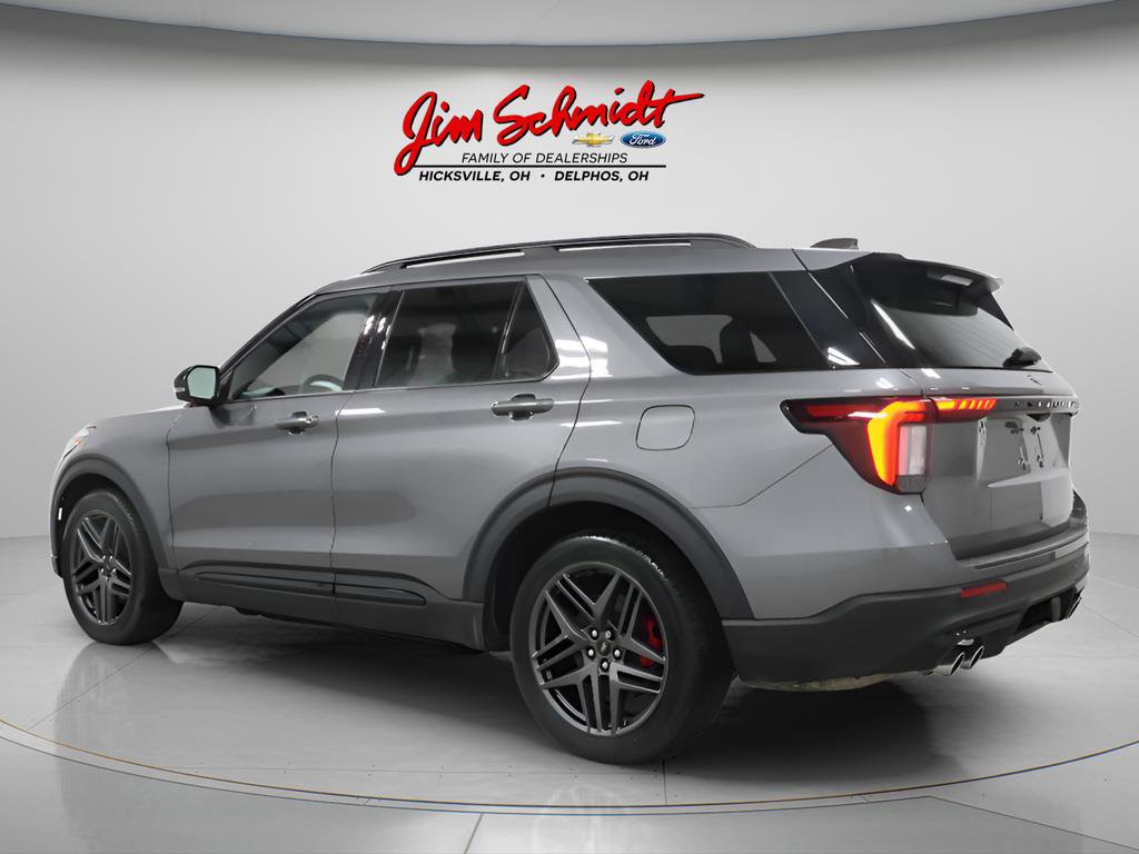 Used 2025 Ford Explorer ST AWD/4WD image 4