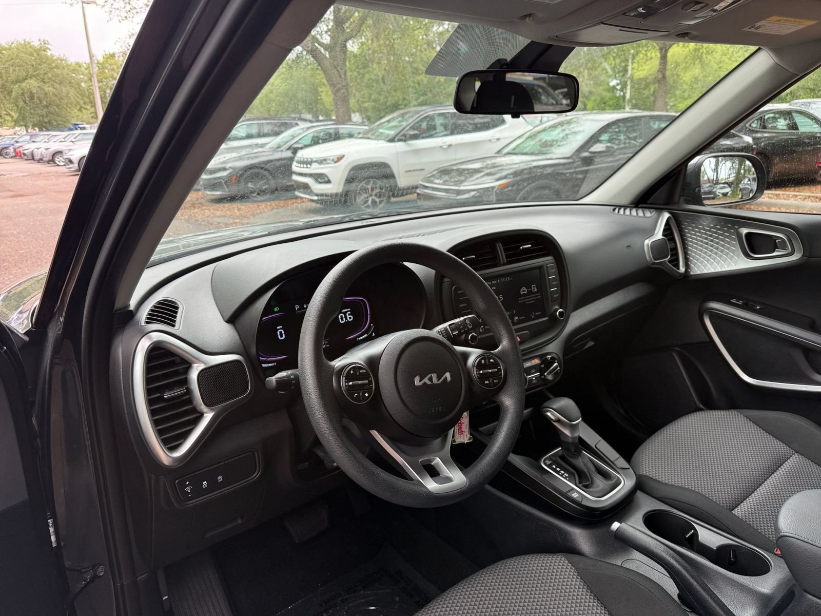 Used 2025 Kia Soul LX w/ LX Technology Package FWD image 31