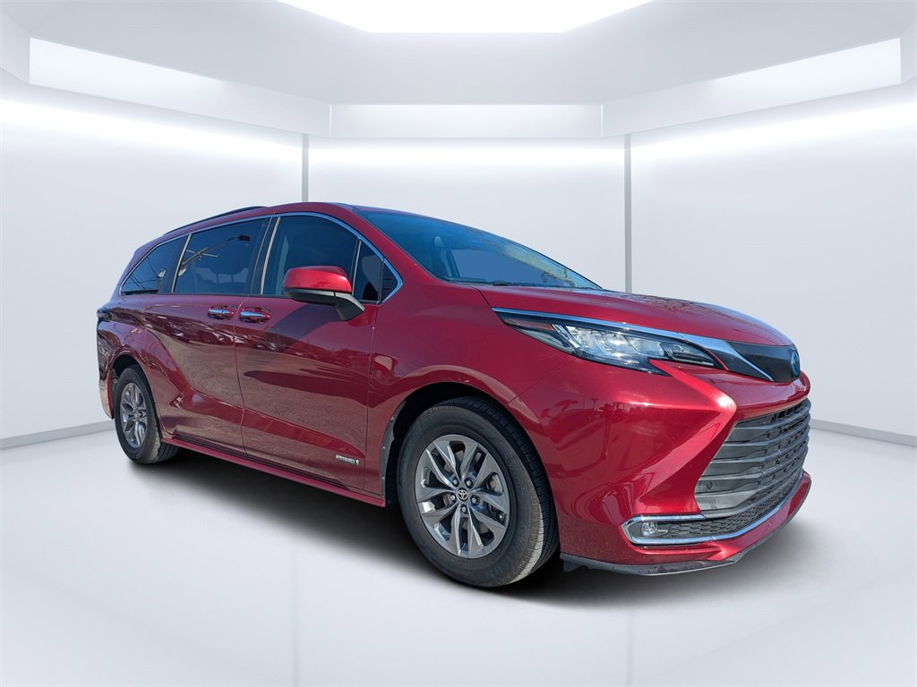 Used 2021 Toyota Sienna XLE