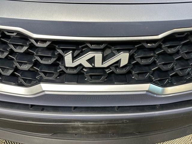Used 2023 Kia Sorento LX image 9