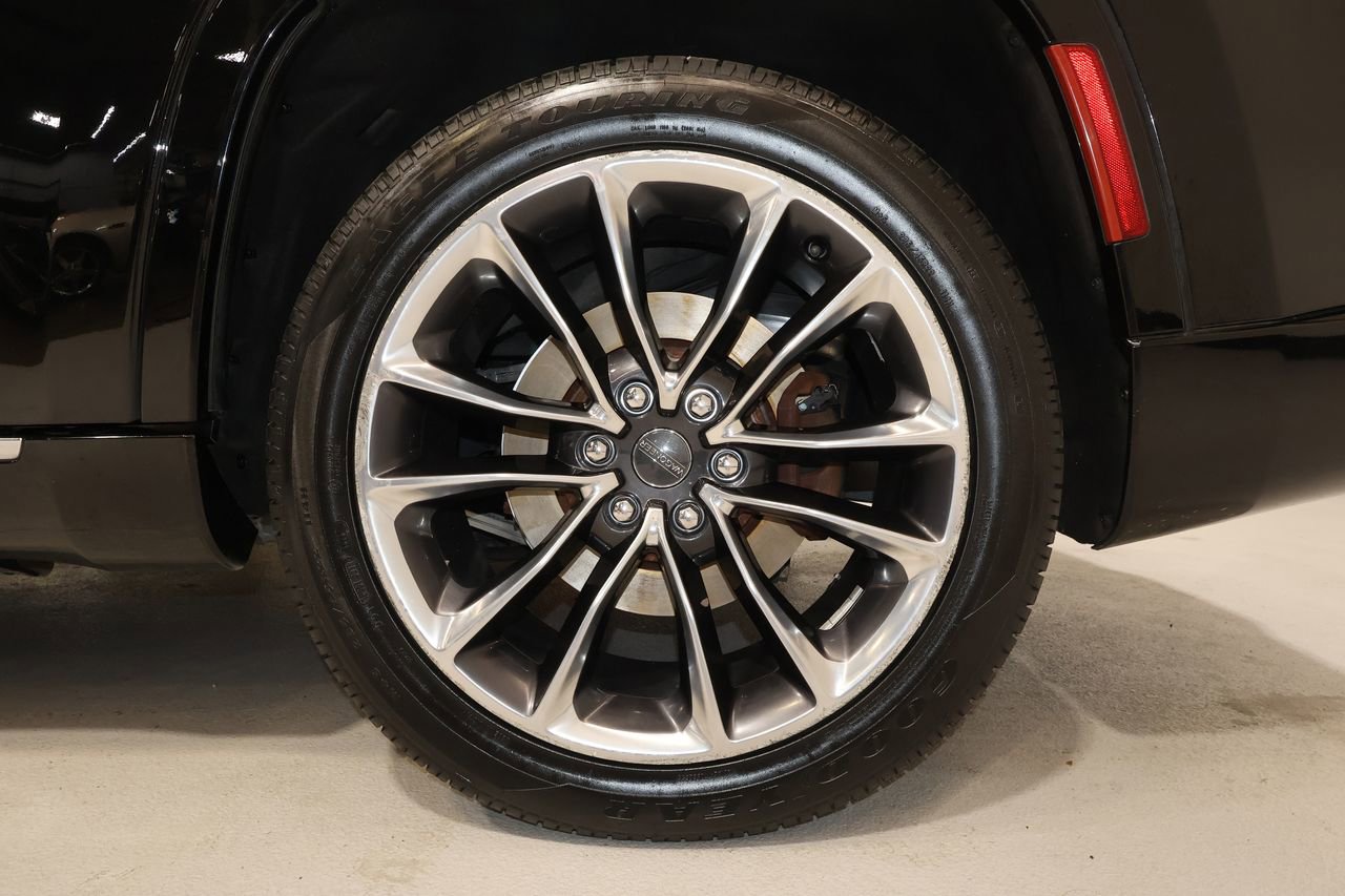 Used 2023 Jeep Wagoneer Series III w/ Premium Group I image 36