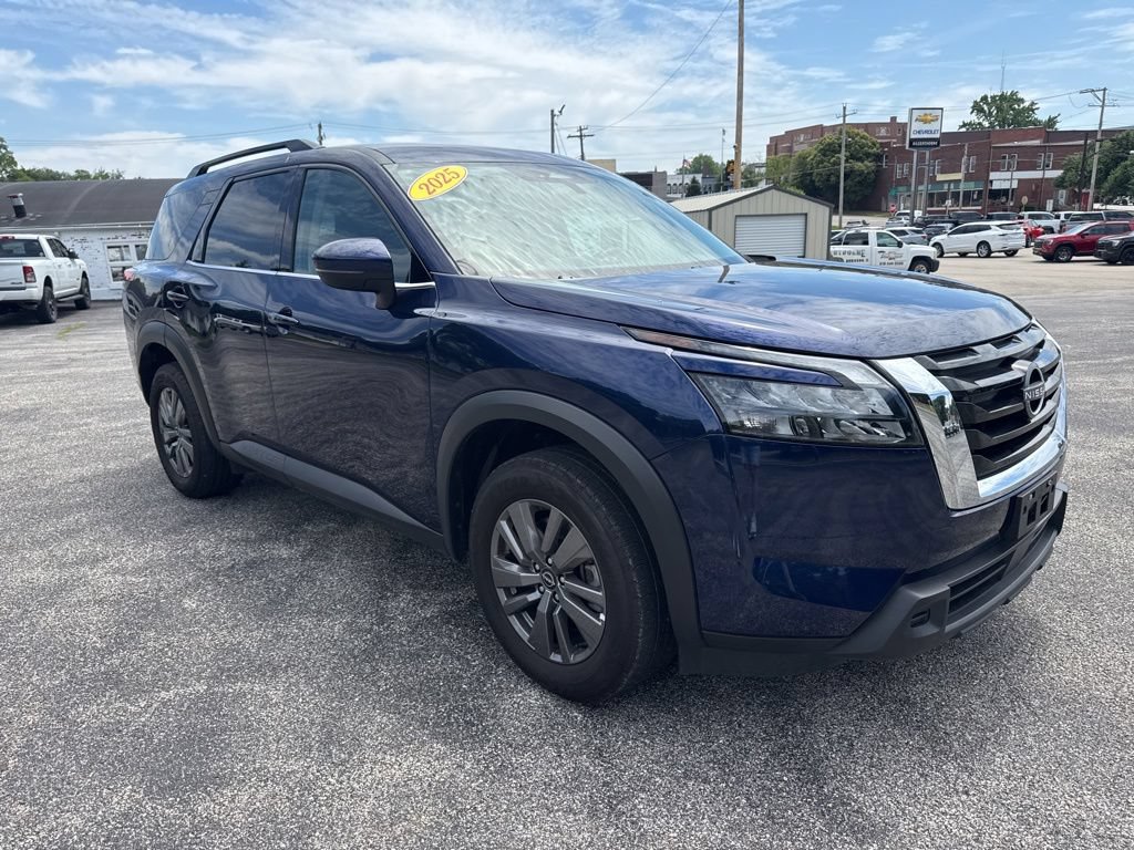 Used 2025 Nissan Pathfinder SV FWD image 7