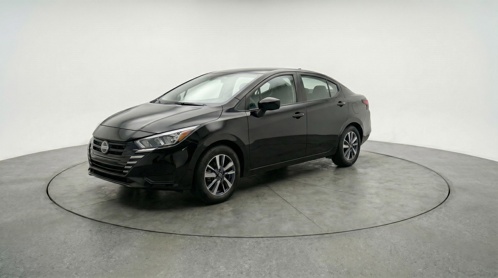 Used 2025 Nissan Versa SV image 3