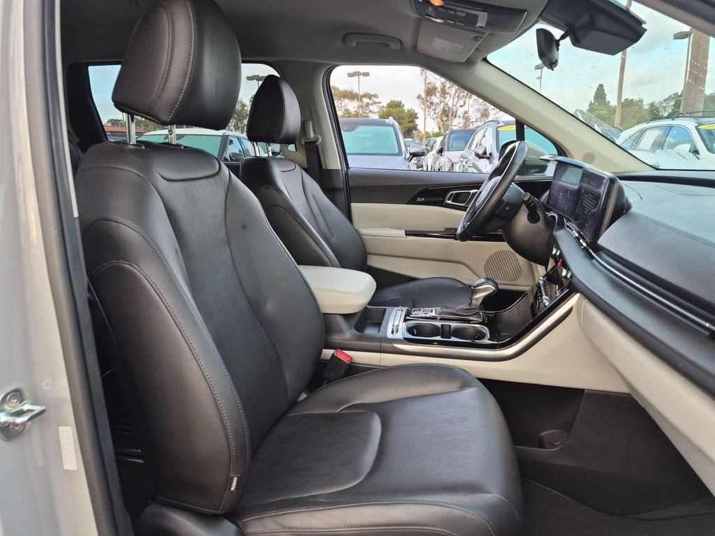 Certified 2023 Kia Carnival SX FWD image 28