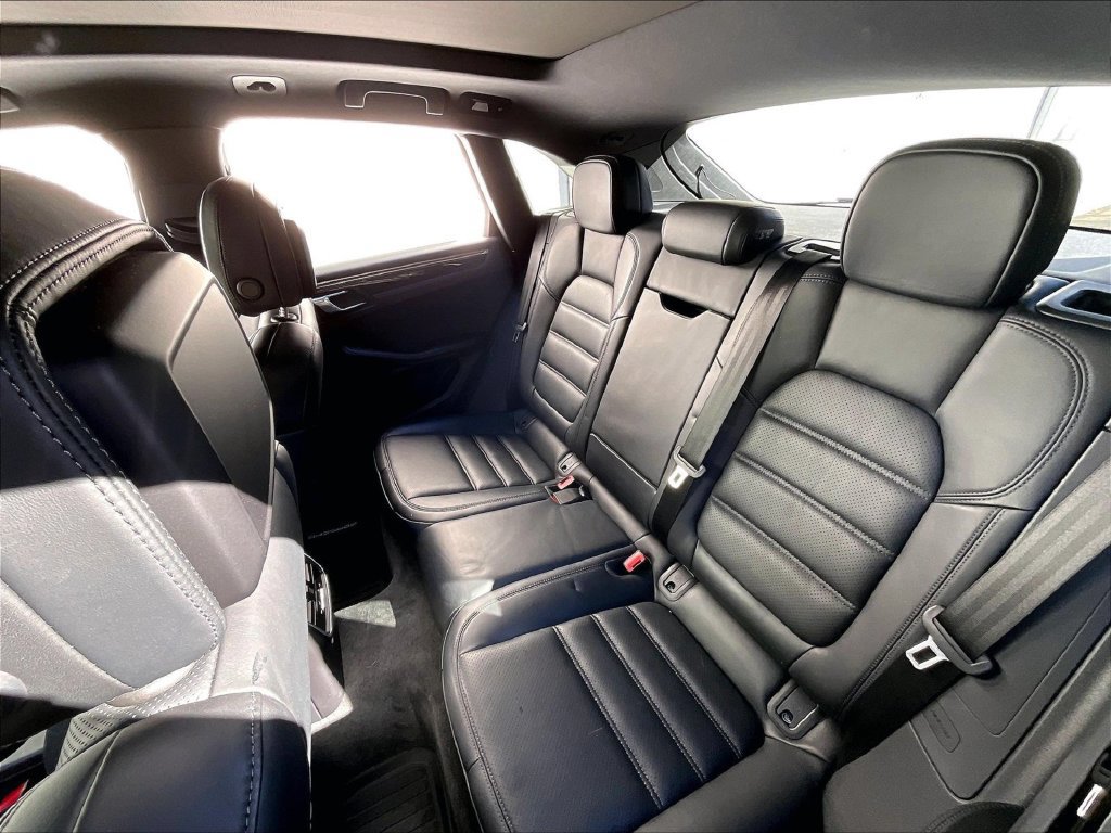 Certified 2023 Porsche Macan AWD/4WD image 22