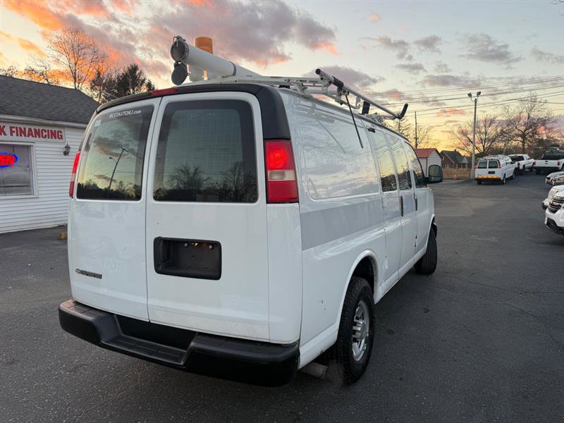 Used 2011 Chevrolet Express 2500 image 3