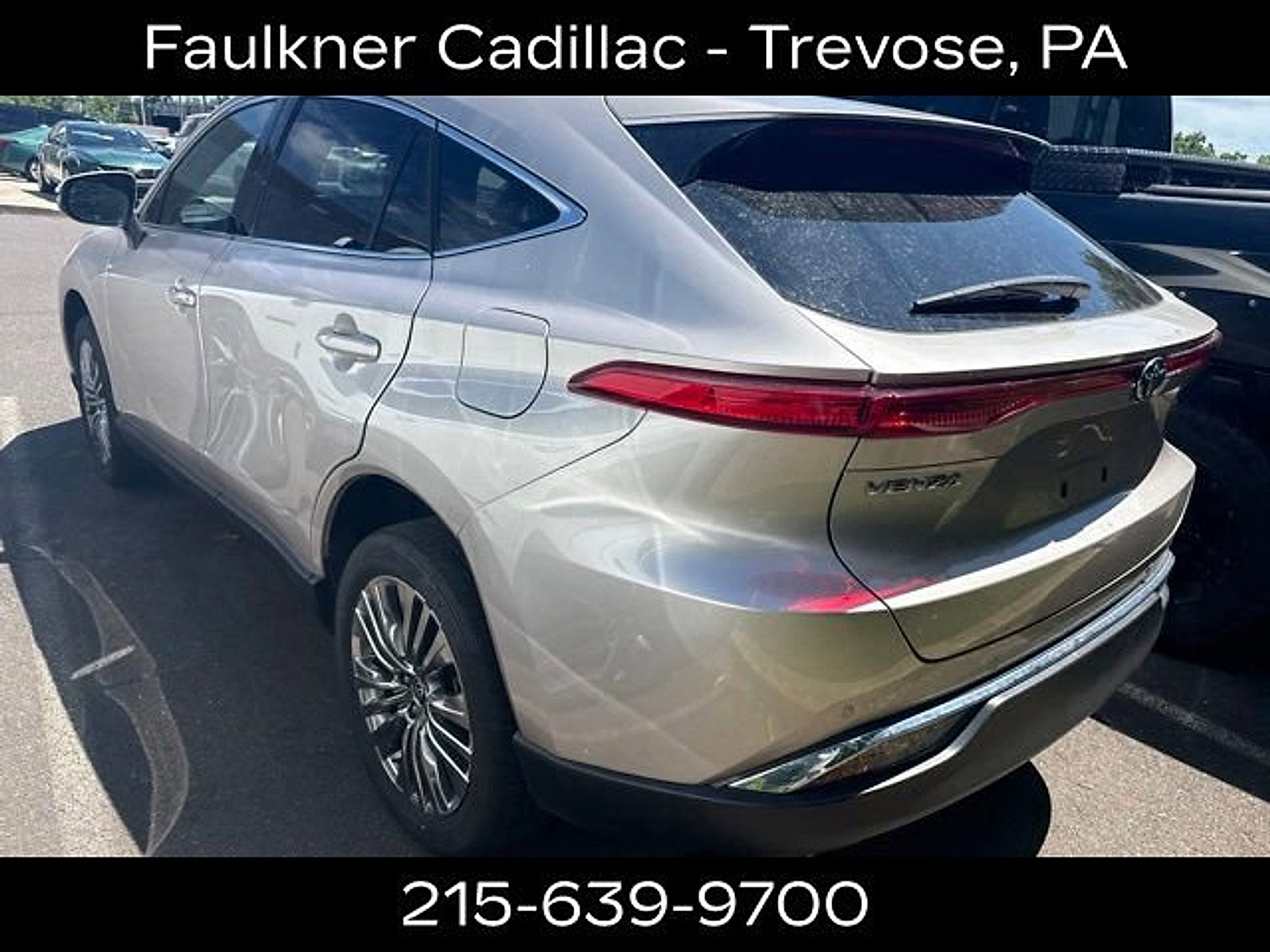 Used 2024 Toyota Venza XLE AWD/4WD image 4