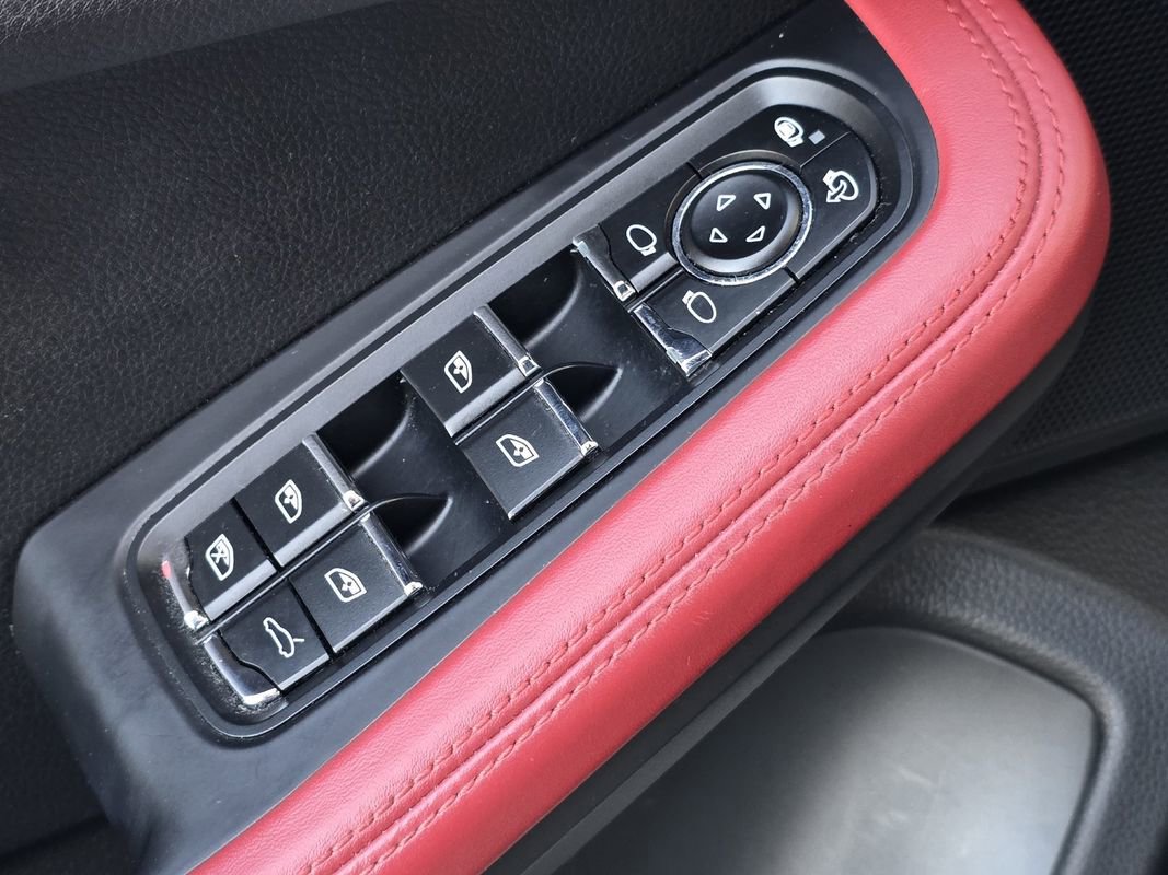 Used 2018 Porsche Macan image 20
