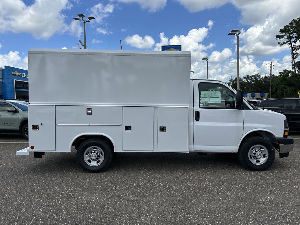 New 2025 Chevrolet Express 3500 w/ Power Convenience Package image 17