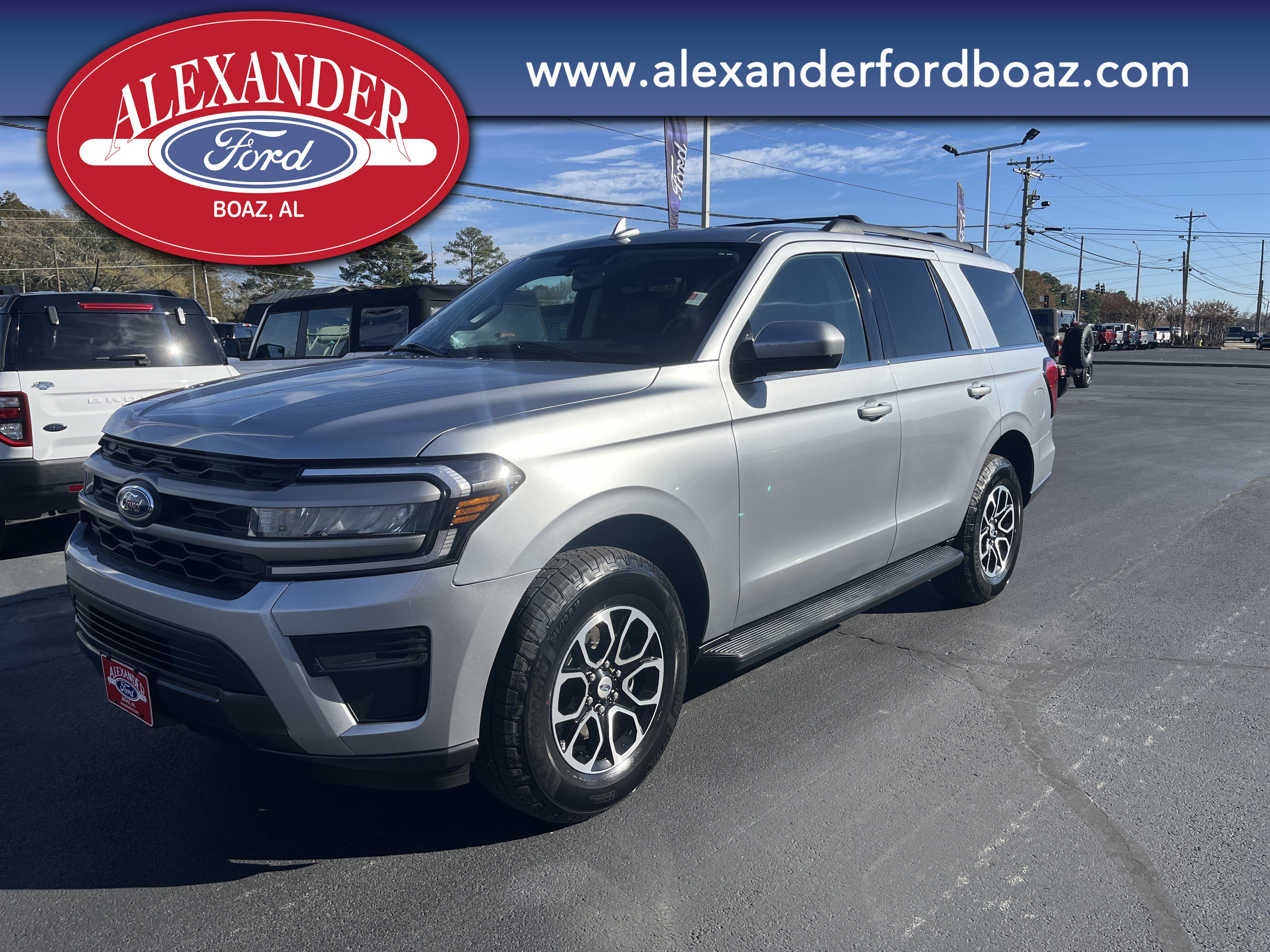 Used 2024 Ford Expedition XLT image 1