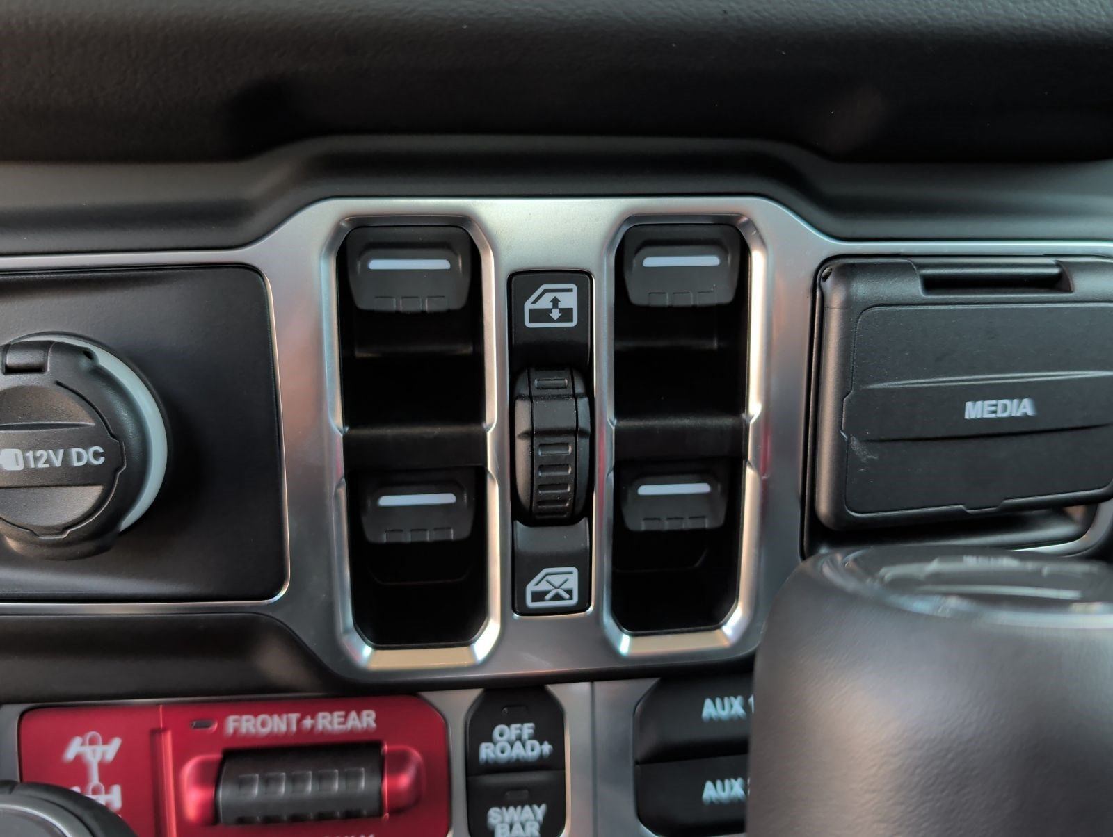 Used 2025 Jeep Gladiator Rubicon AWD/4WD image 9