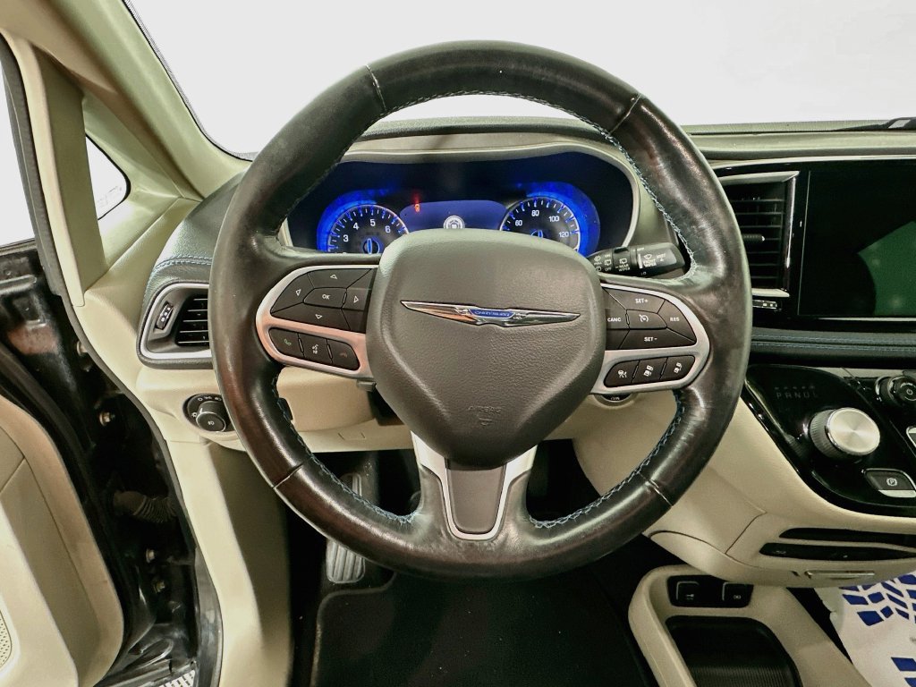 Certified 2021 Chrysler Pacifica Touring-L w/ Uconnect Theater Family Group AWD/4WD image 18