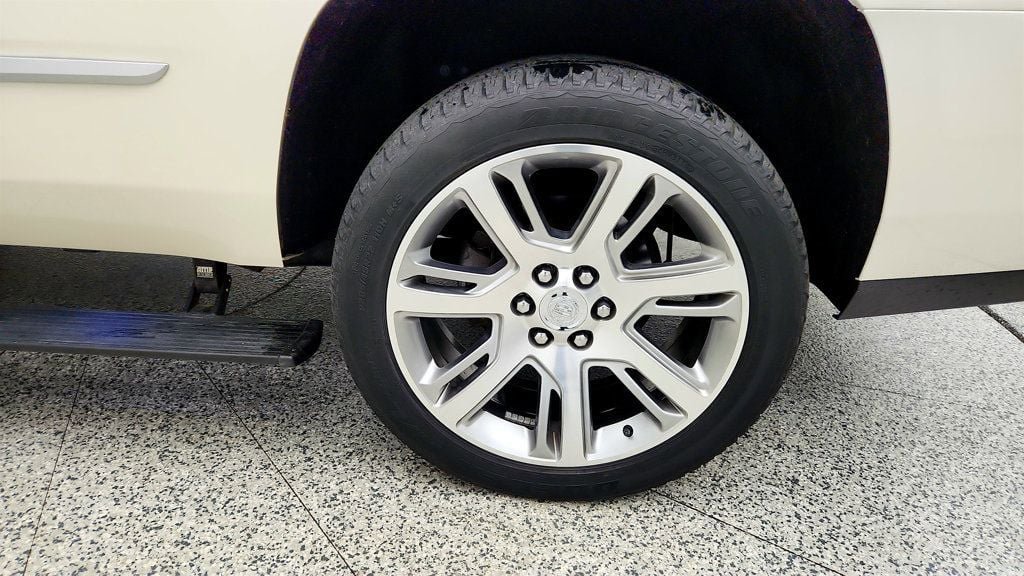 Used 2015 Cadillac Escalade Luxury AWD/4WD image 9