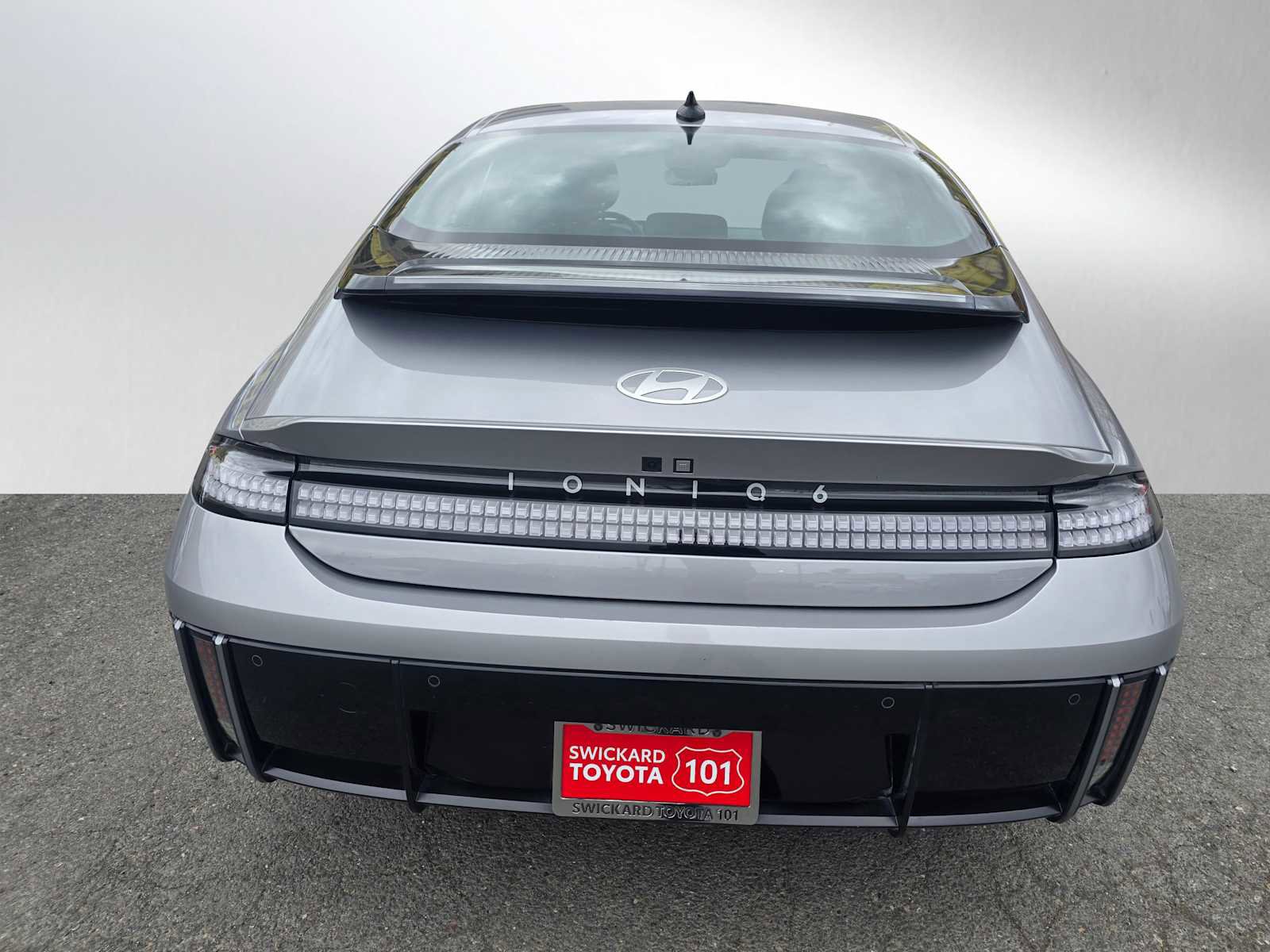 Used 2023 Hyundai Ioniq 6 SE RWD image 4