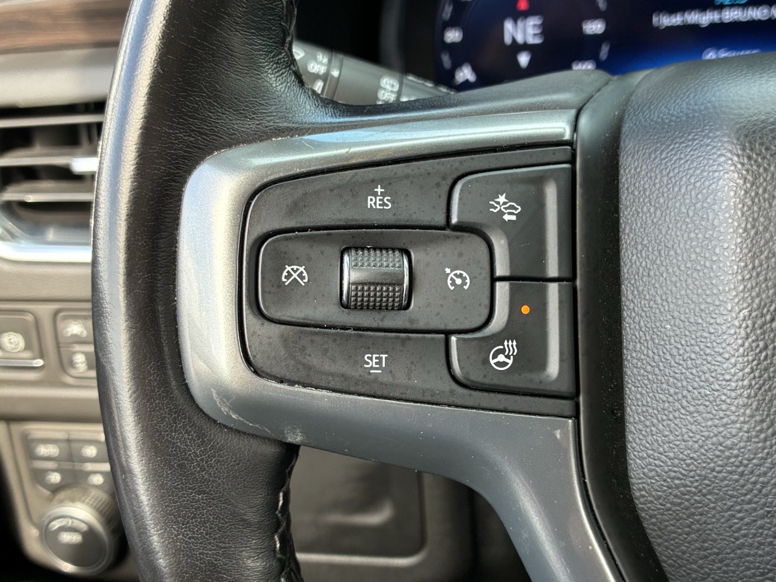 Used 2022 Chevrolet Tahoe Z71 w/ Luxury Package AWD/4WD image 38