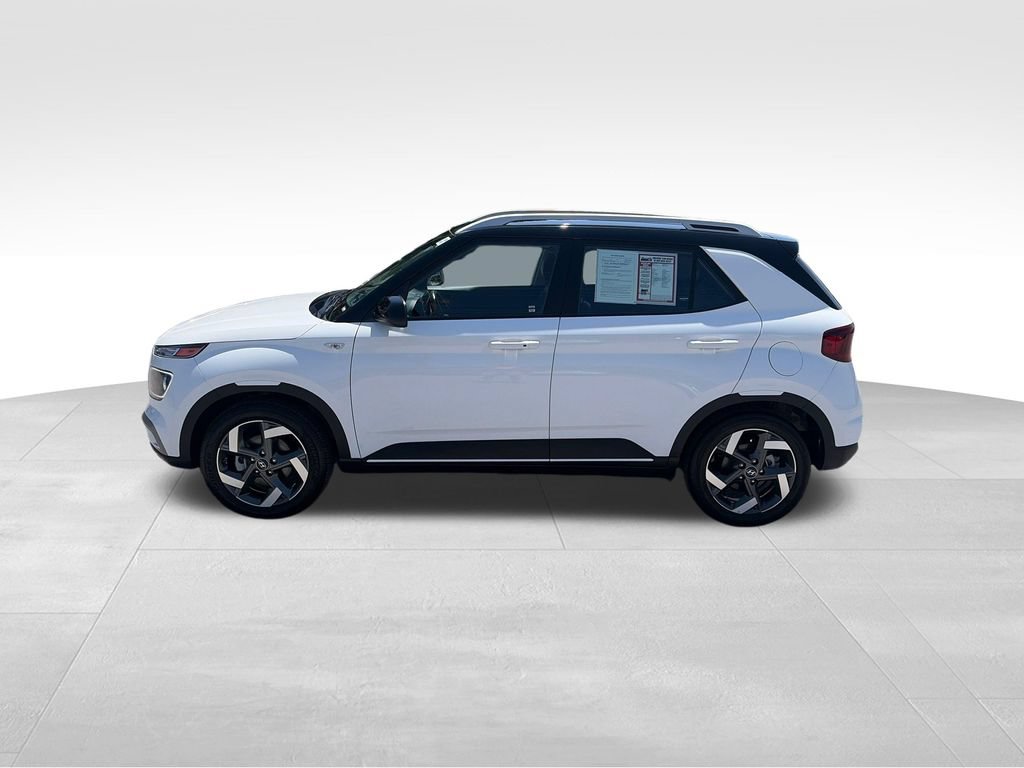 Used 2025 Hyundai Venue Limited FWD image 3