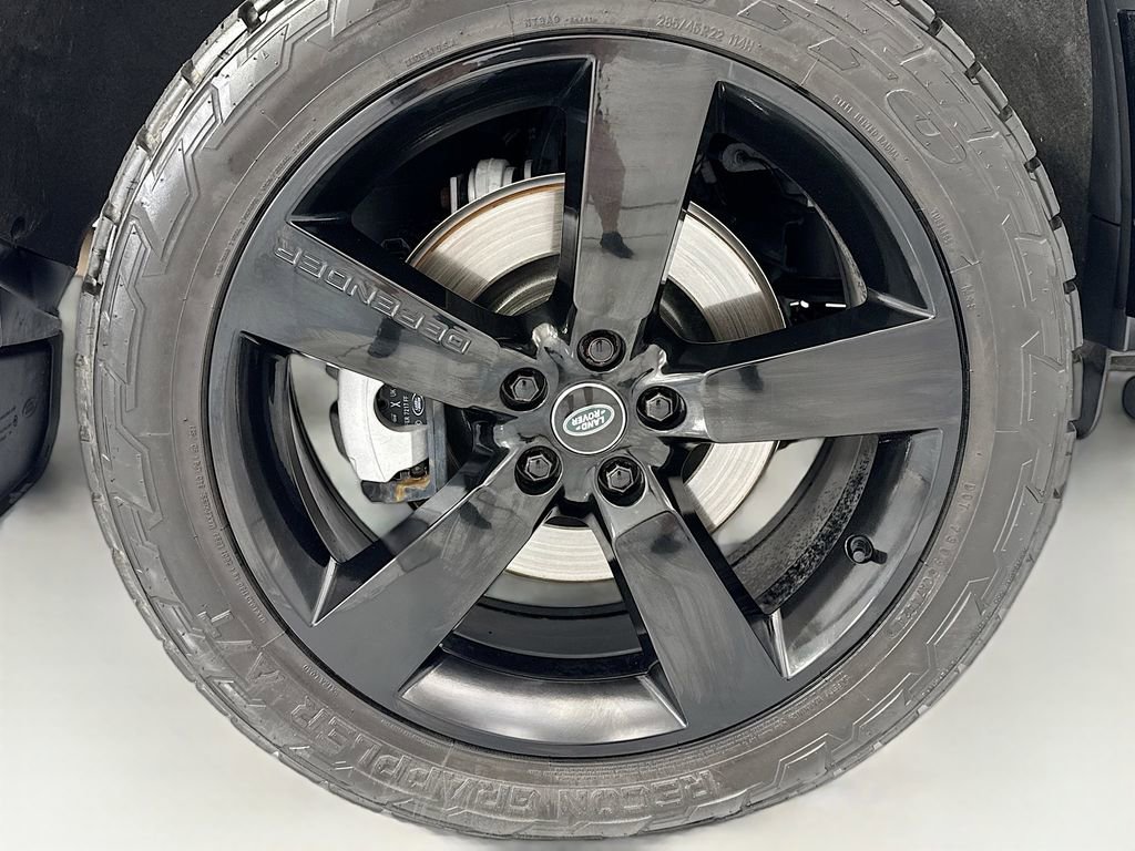 Used 2023 Land Rover Defender 130 X-Dynamic SE AWD/4WD image 32