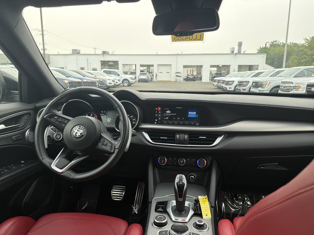 Used 2023 Alfa Romeo Stelvio Veloce AWD/4WD image 18