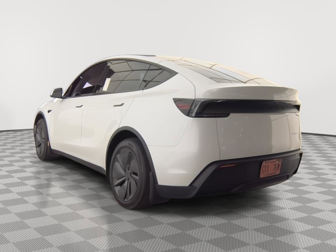 Used 2026 Tesla Model Y Long Range RWD image 16