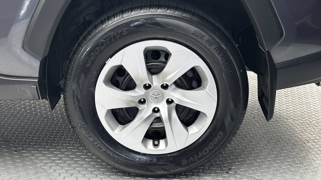 Used 2023 Toyota RAV4 LE AWD/4WD image 6