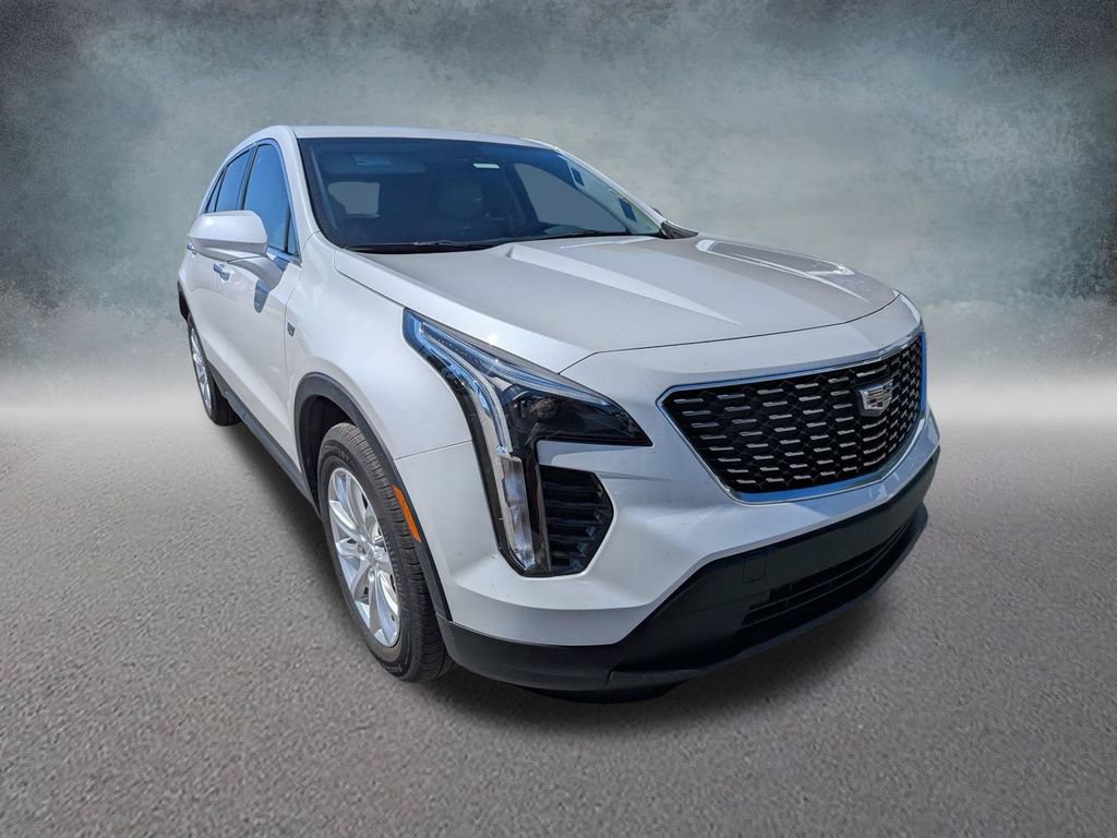 Used 2023 Cadillac XT4 Luxury w/ Cold Weather Package FWD image 13