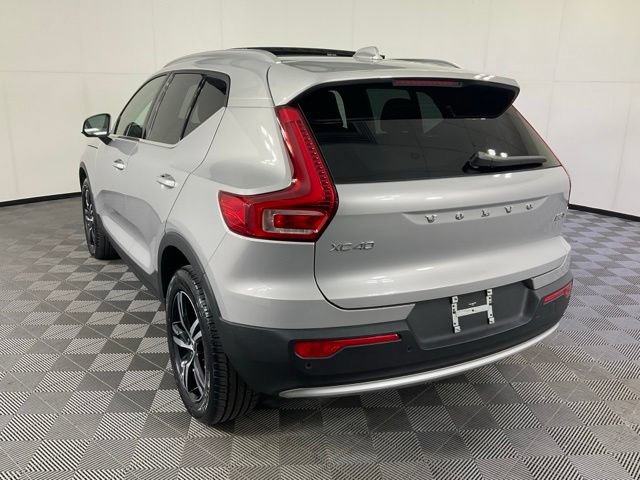 Certified 2025 Volvo XC40 B5 Core AWD/4WD image 4