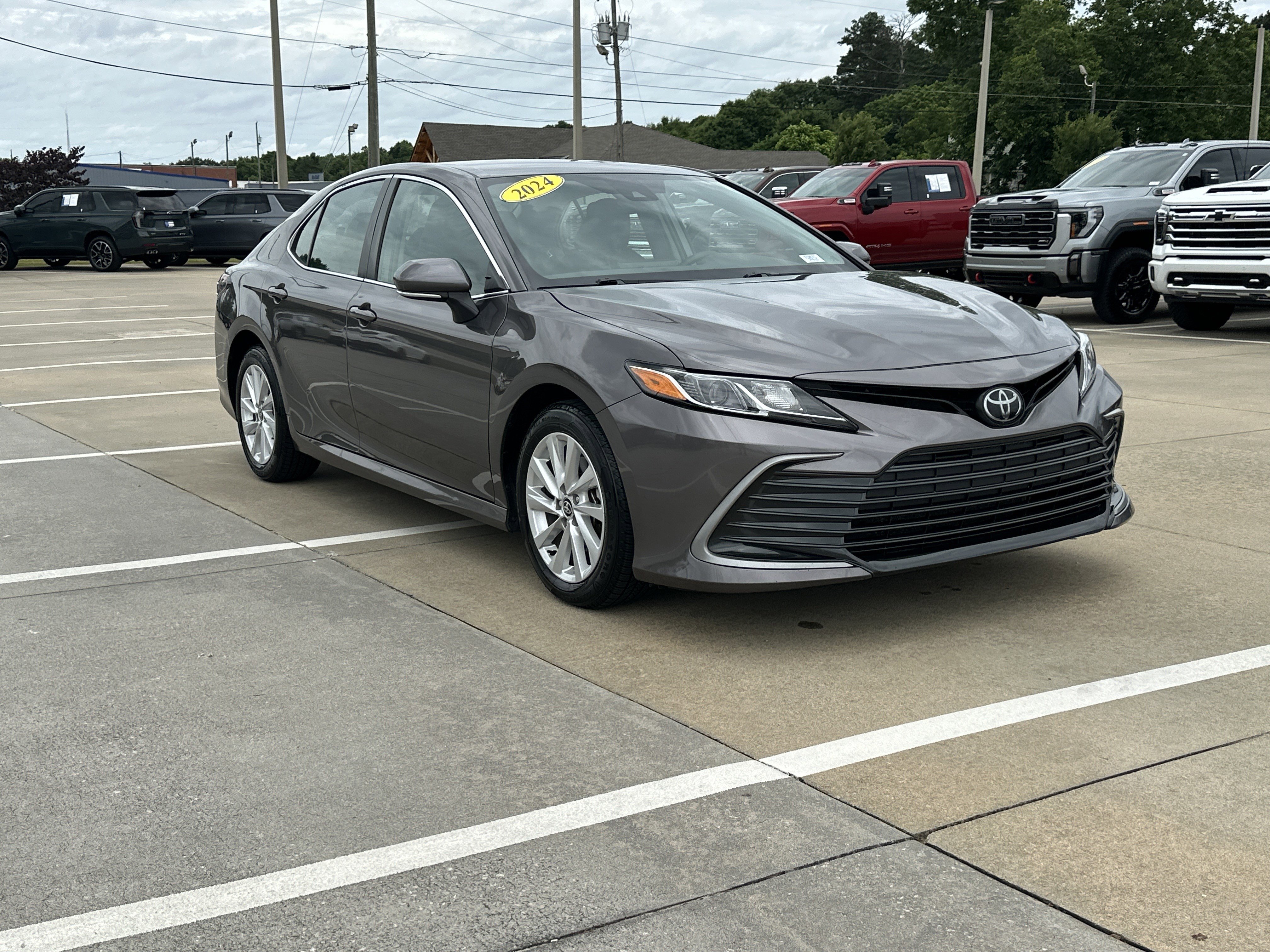 Used 2024 Toyota Camry LE FWD image 6