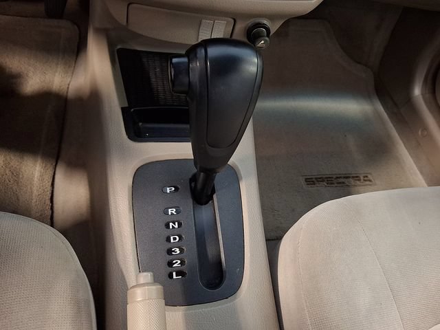 Used 2006 Kia Spectra EX FWD image 16