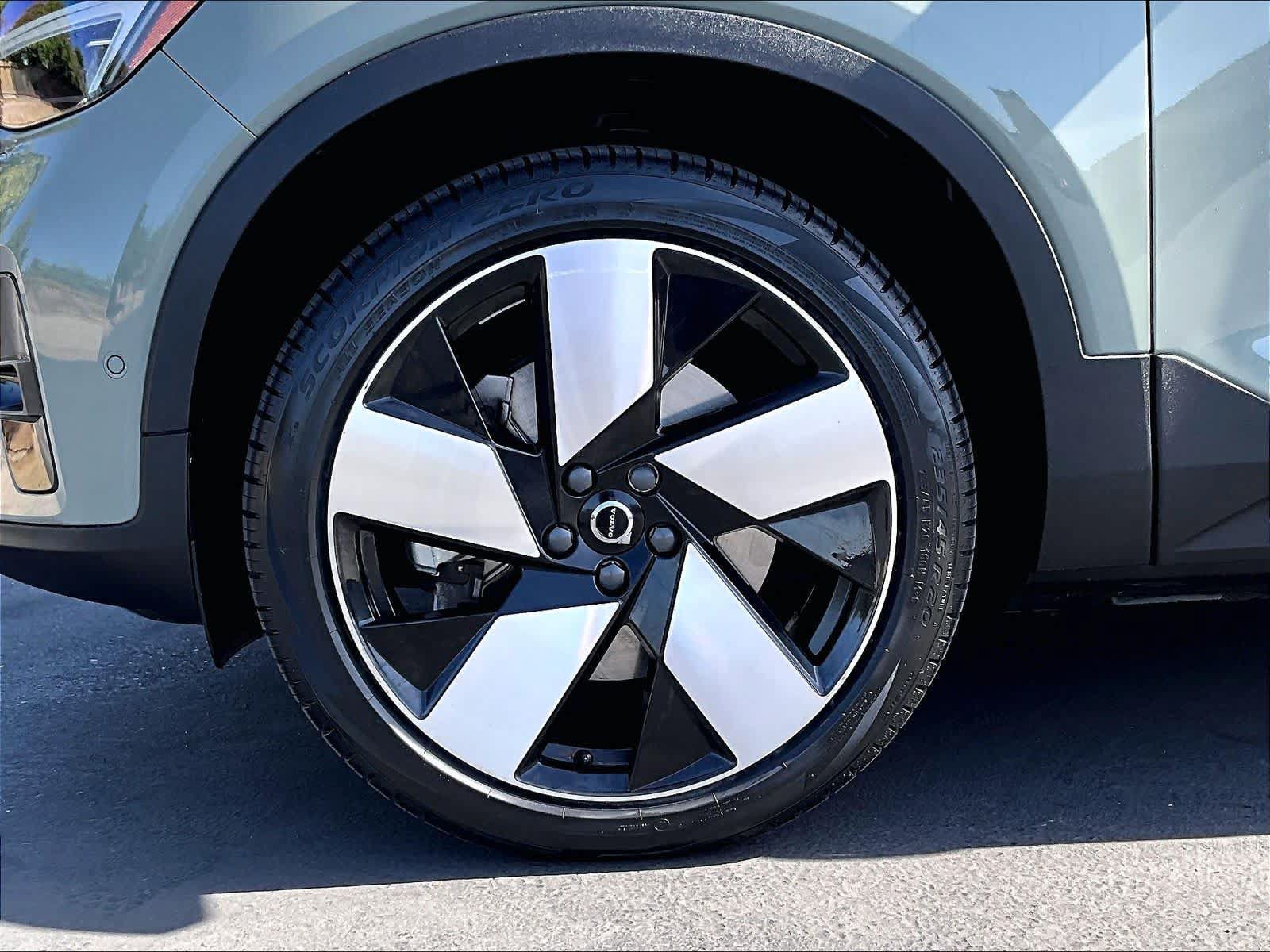 Used 2024 Volvo XC40 Recharge Ultimate w/ Protection Package Premier AWD/4WD image 13