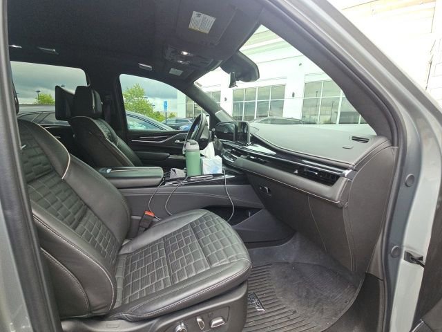 Certified 2024 Cadillac Escalade V w/ LPO, ONYX Package AWD/4WD image 5