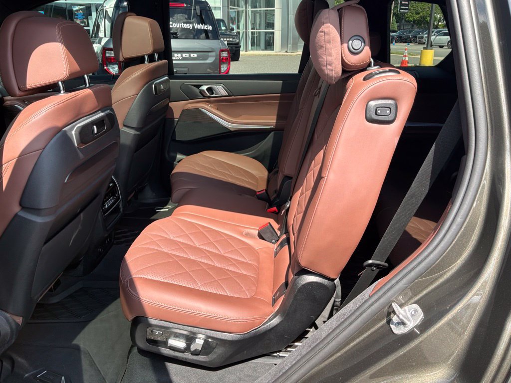 Used 2024 BMW X7 xDrive40i w/ M Sport Package AWD/4WD image 14