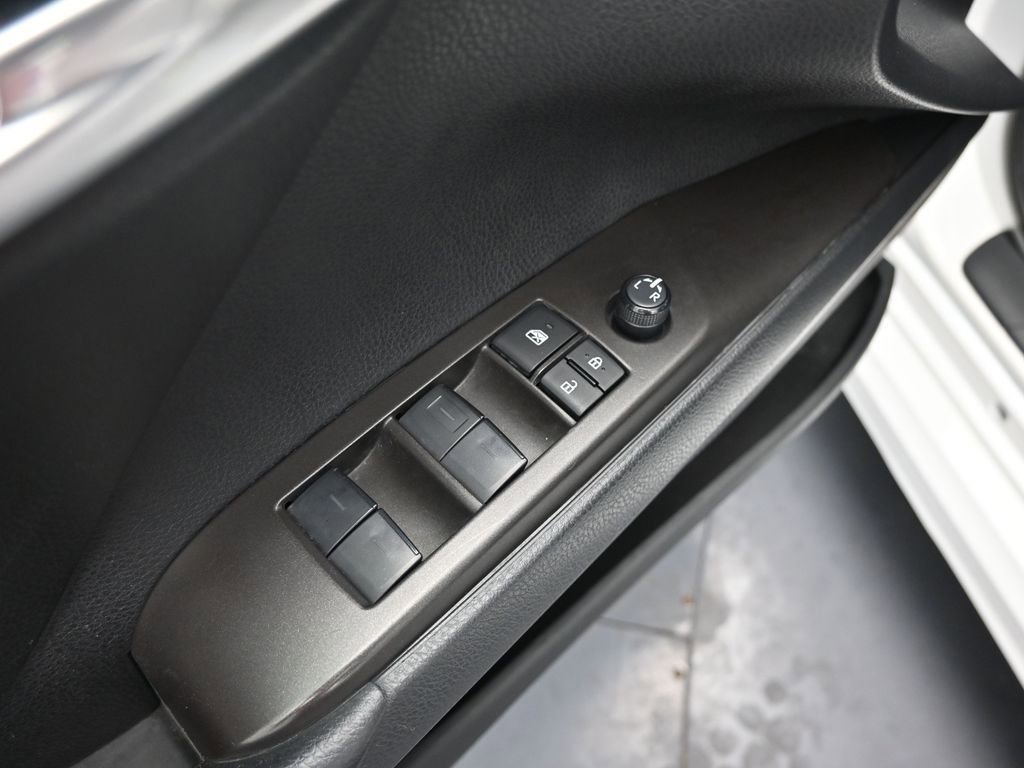 Used 2024 Toyota Camry SE w/ Convenience Package image 18