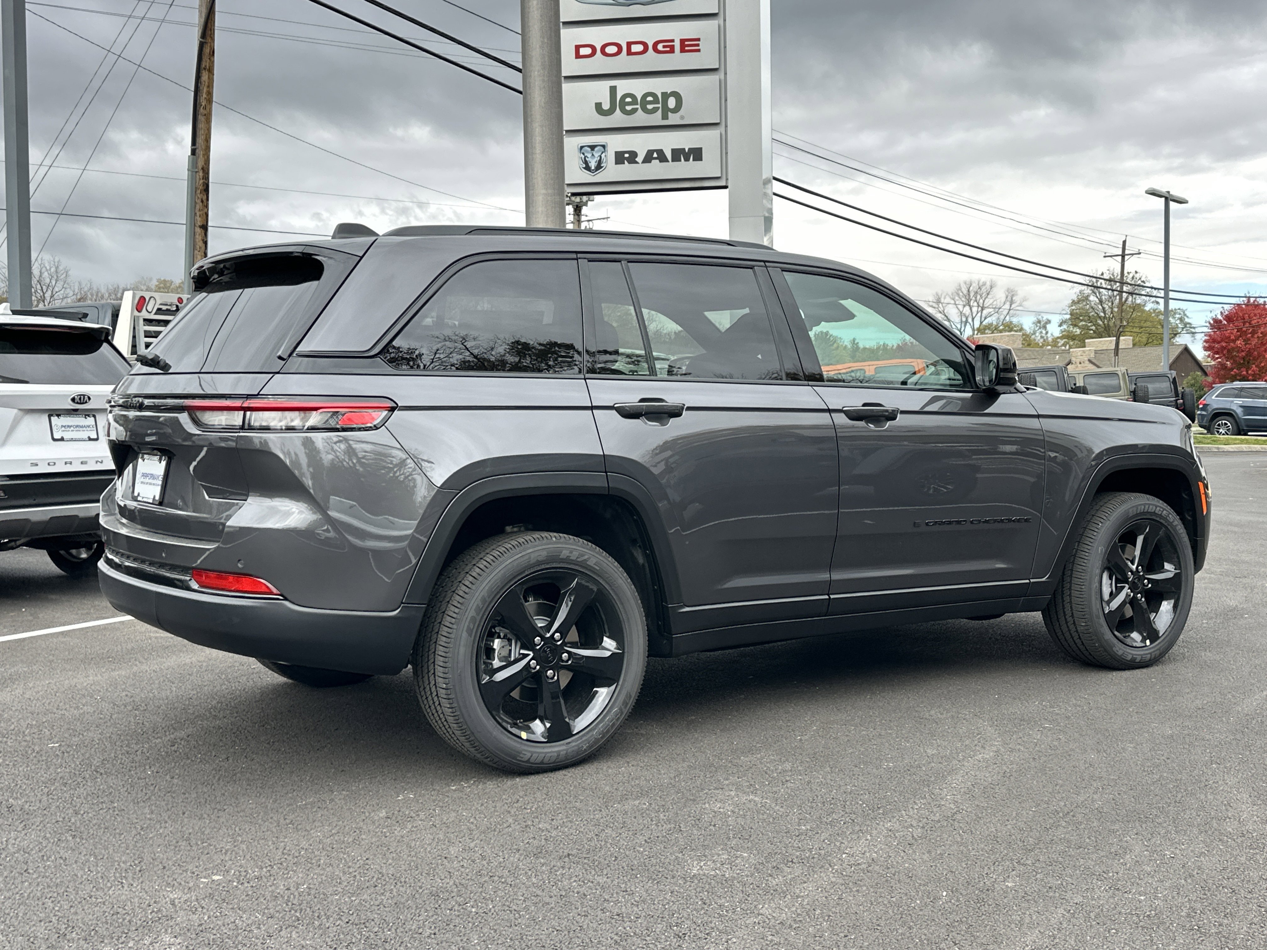 New 2025 Jeep Grand Cherokee Altitude image 18