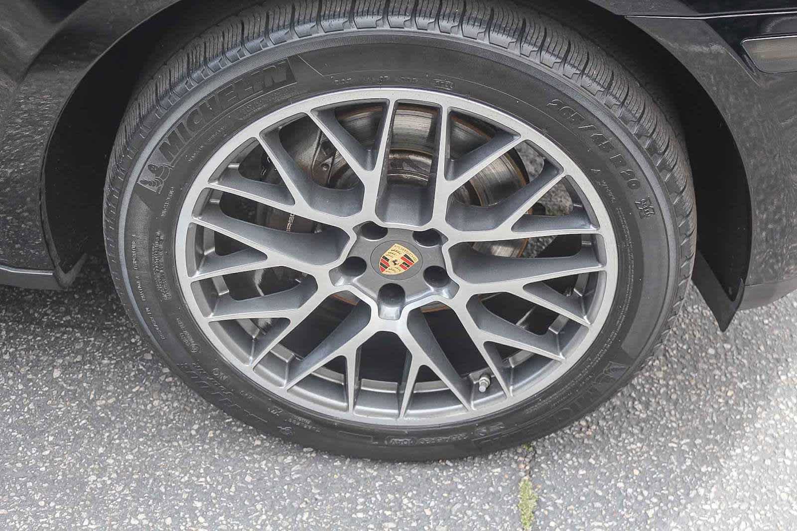 Used 2018 Porsche Macan Sport Edition AWD/4WD image 9