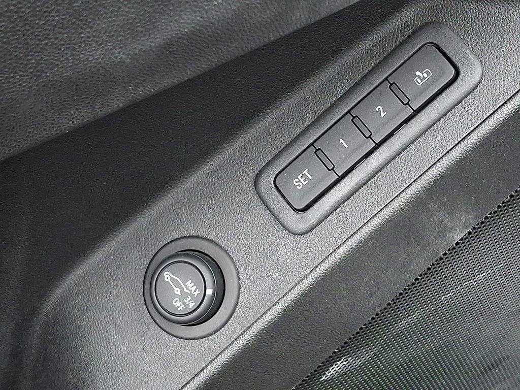 Used 2023 Chevrolet Equinox Premier image 25