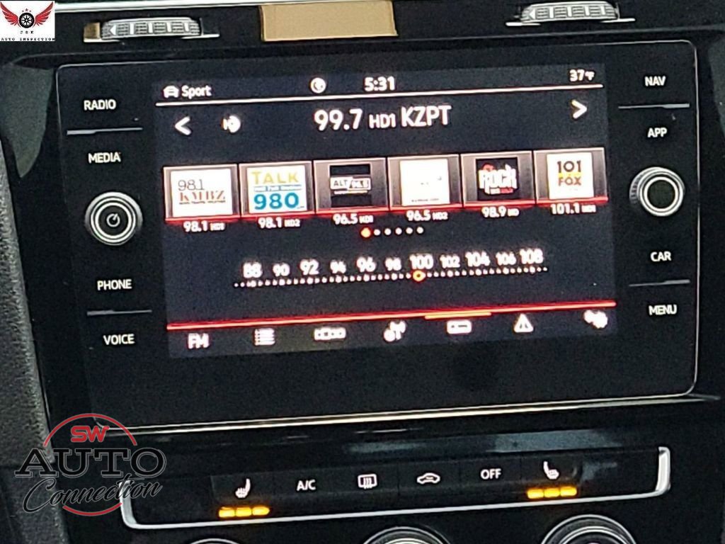 Used 2021 Volkswagen GTI SE image 9