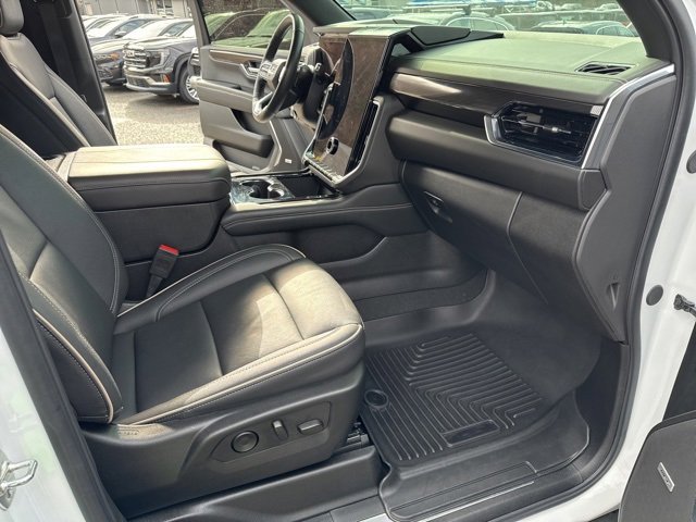 Used 2025 GMC Yukon XL Elevation image 28