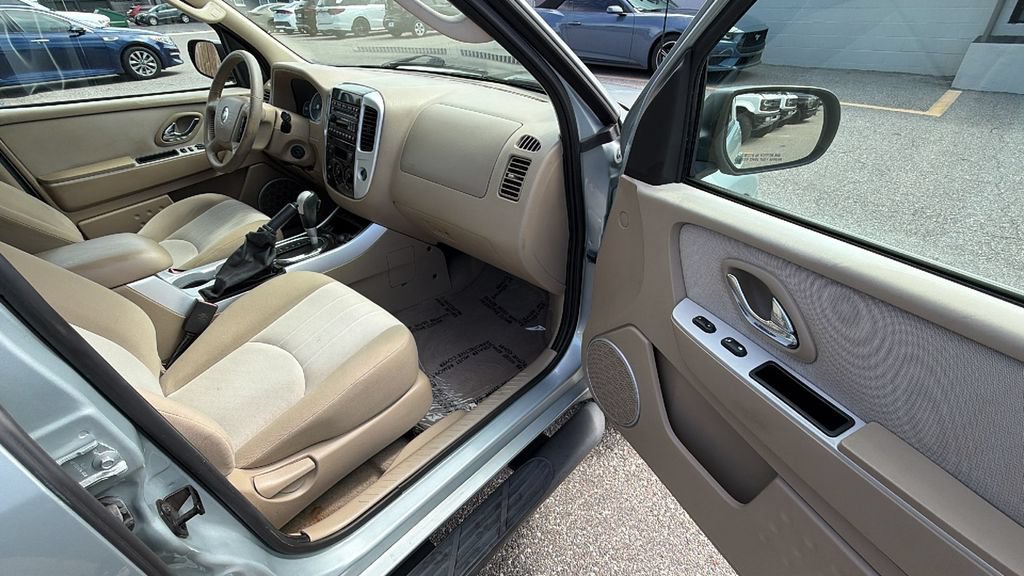 Used 2005 Mercury Mariner Luxury FWD image 27
