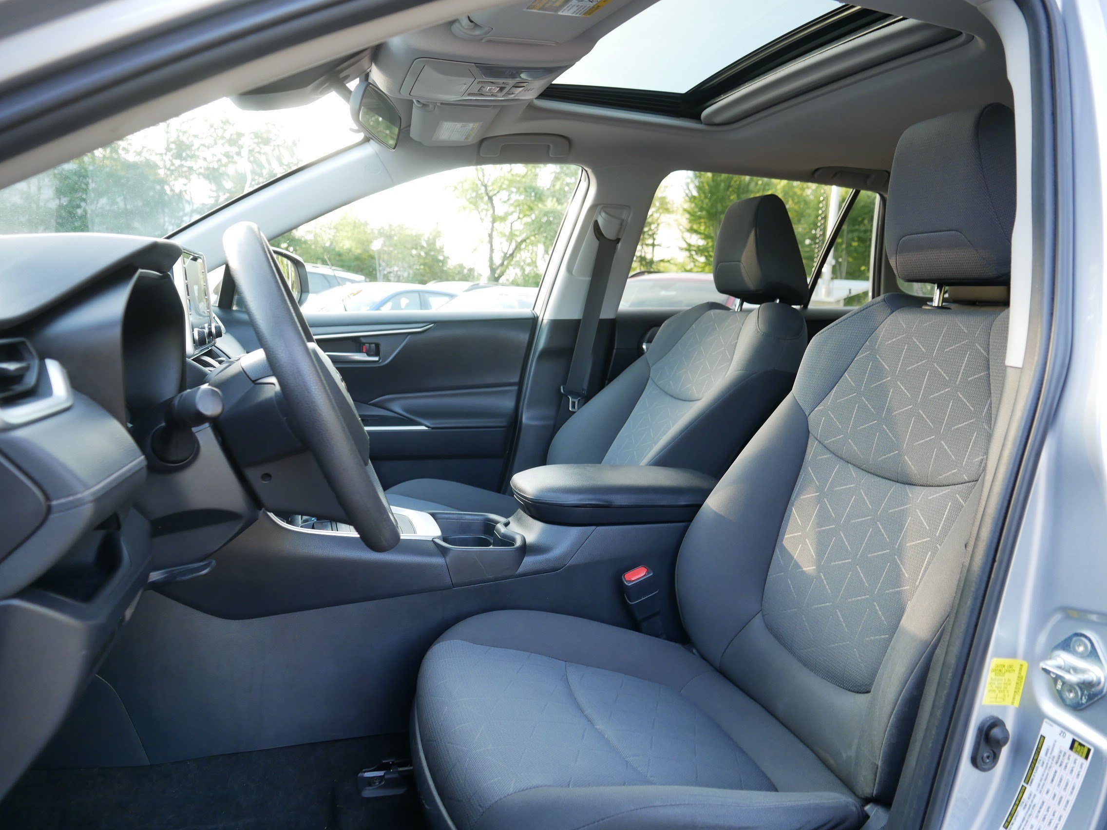 Used 2019 Toyota RAV4 XLE AWD/4WD image 35