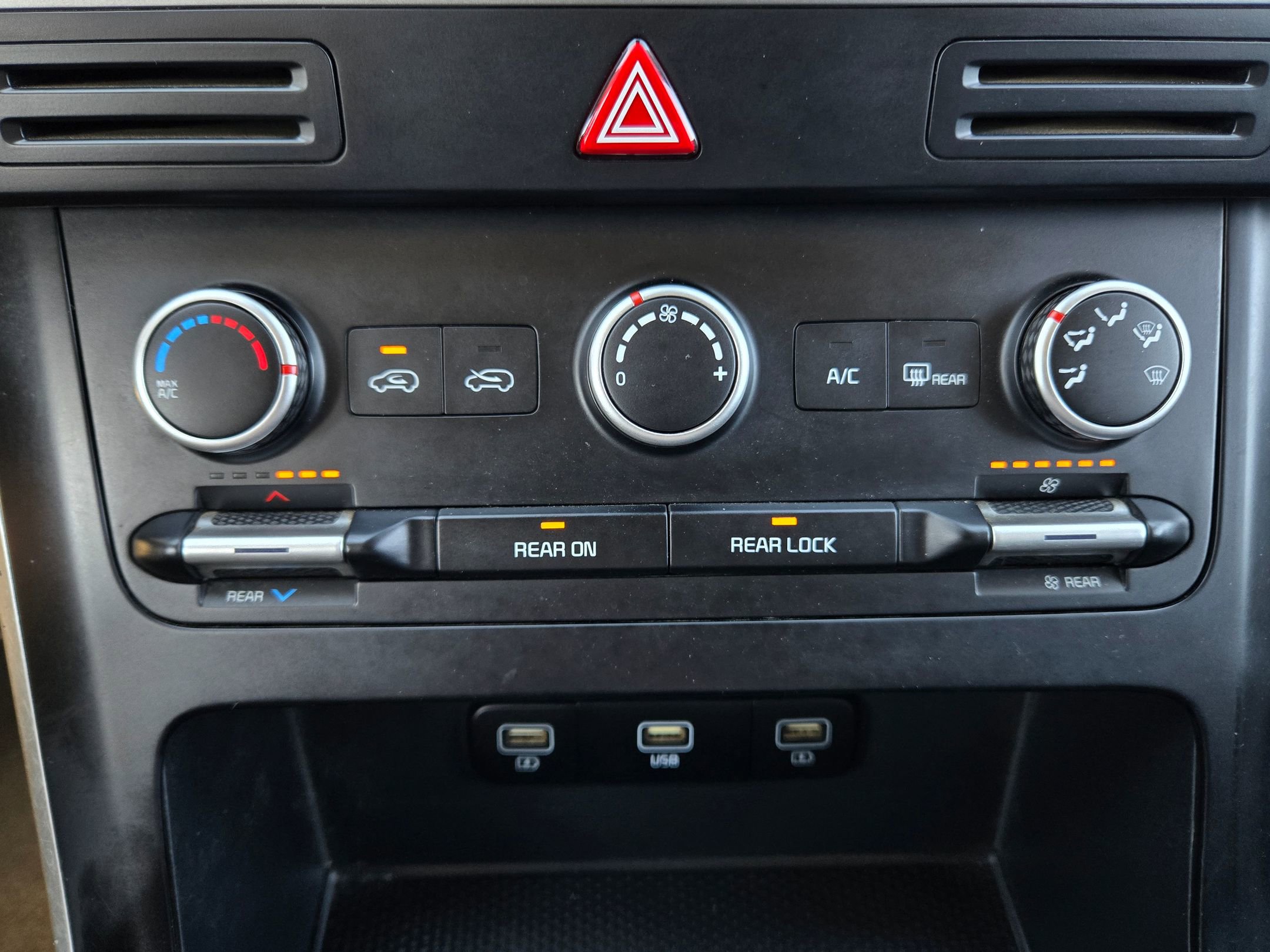 Certified 2023 Kia Carnival LX image 29