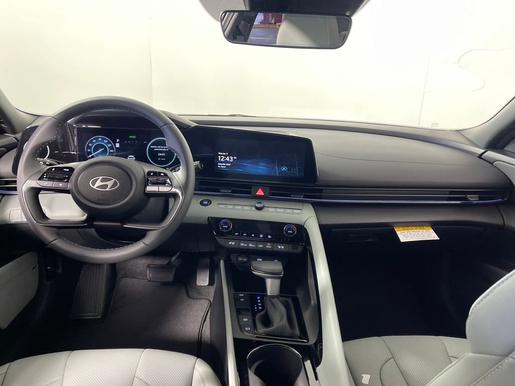 New 2025 Hyundai Elantra Limited image 14