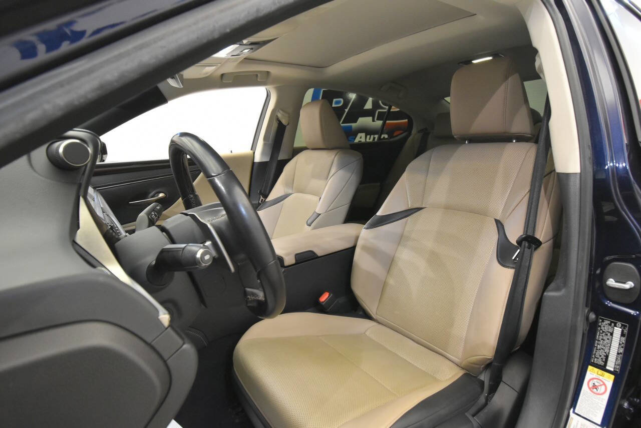 Used 2019 Lexus ES 300h w/ Premium Package image 15